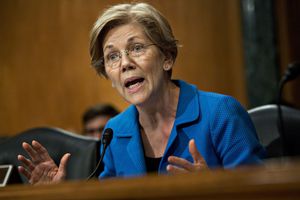 Elizabeth Warren Urges Fed to Oust Wells Fargo Board Members